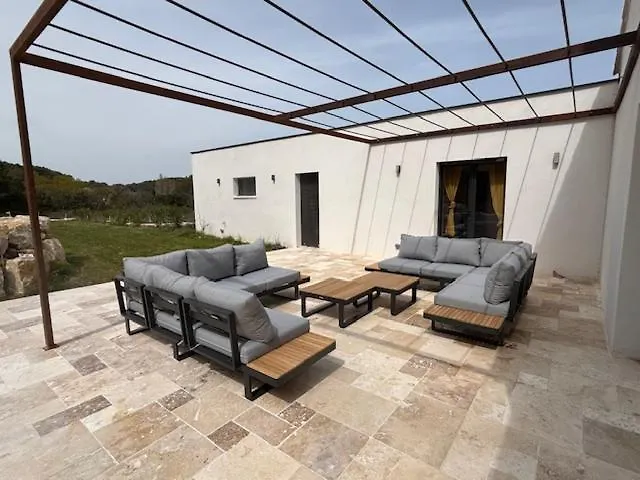 Villa Noyau & Pepin Rognes 0*,